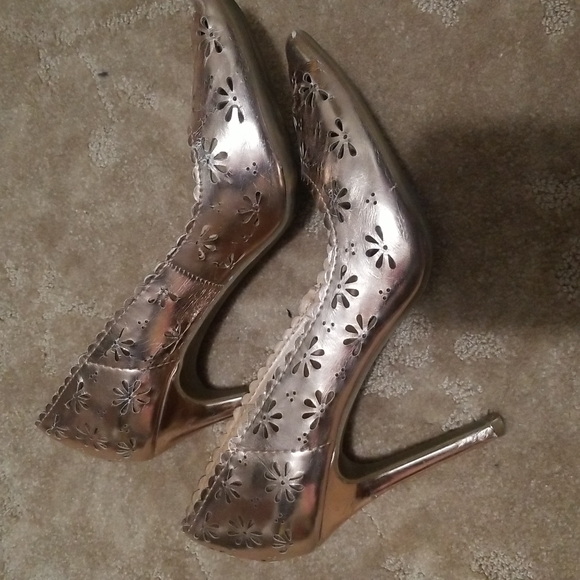 Lauren Conrad, Gold, Floral Patterned Heels - Picture 2 of 4